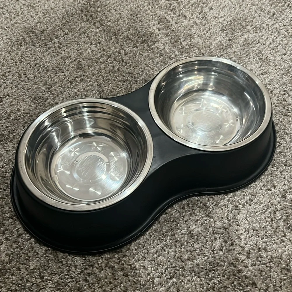 Black Puppy Feeder with Bowls